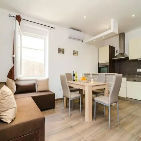 Dora Apartment